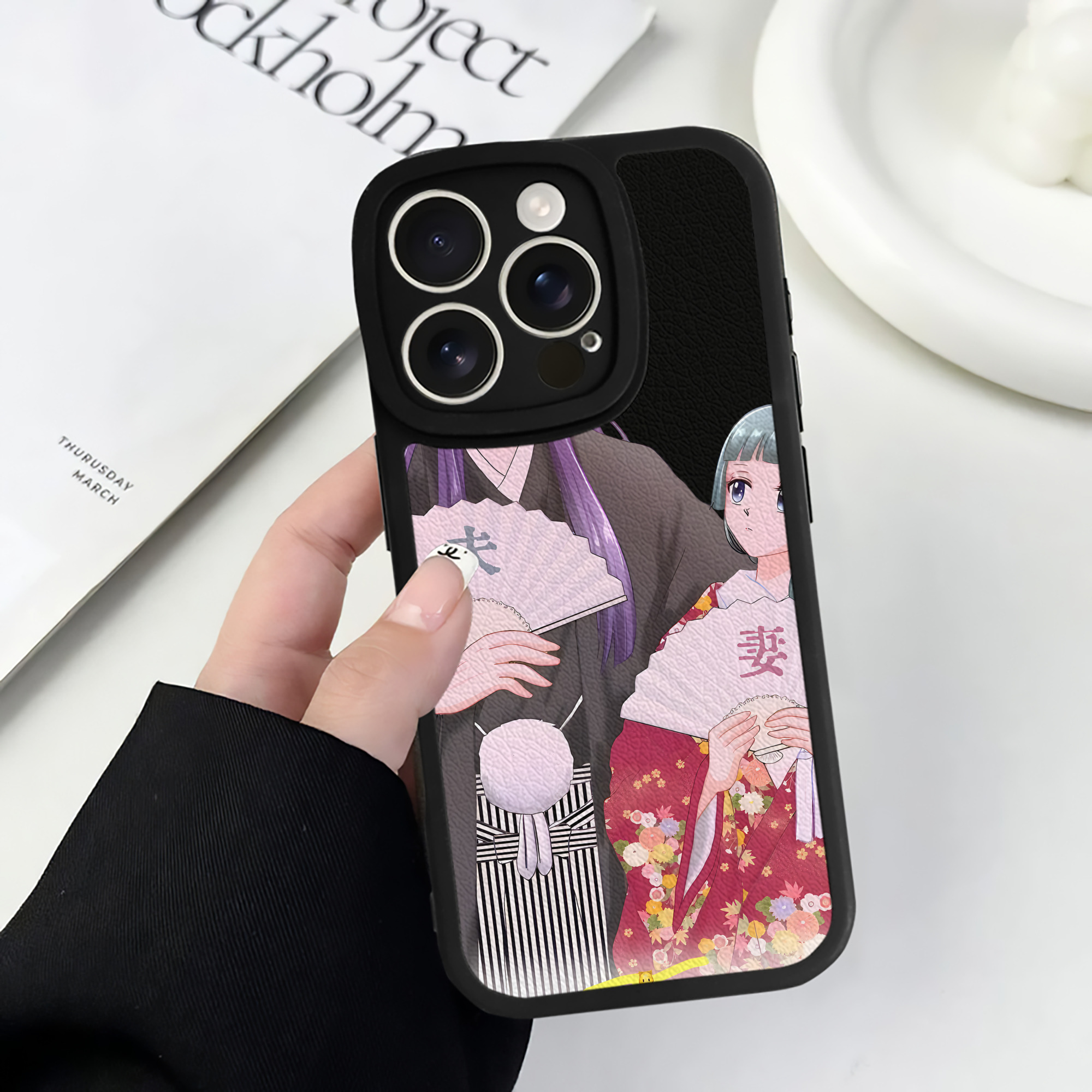 （画像用） 薬屋のひとりごと The Apothecary Diaries 【iPhone 16シリーズ対応】シリコンスマホケース（レザー調） 材質：シリコン